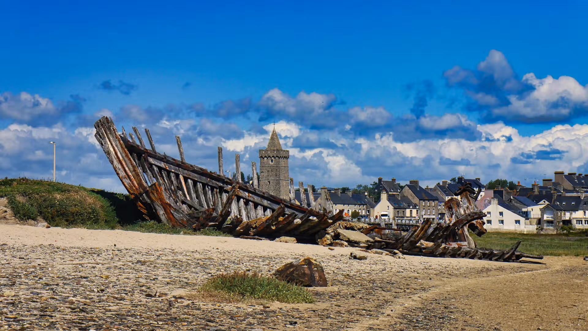 Portbail, entre marée basse et mémoire des hommes – Août 2023 Portbail, entre marée basse et mémoire des hommes – Août 2023