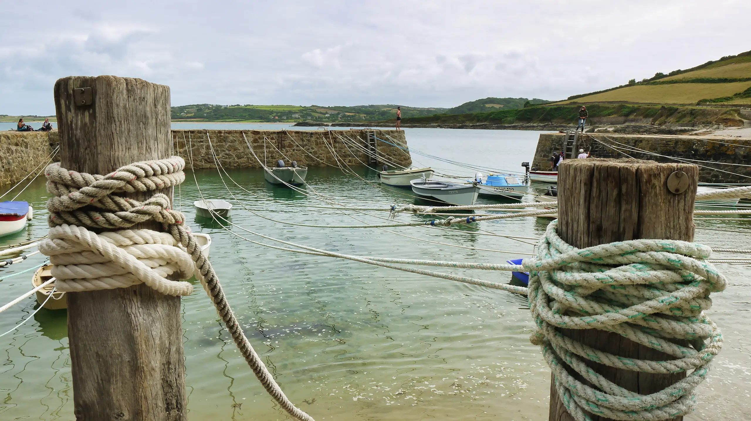 Port Racine, le charme discret d’un port minuscule entre pierre et couleur